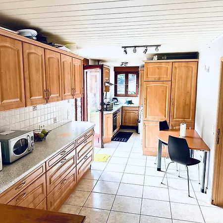 Chambre Et Sdd Privees Dans Une Maison Partagee Avec Des Residents Mons Exterior photo