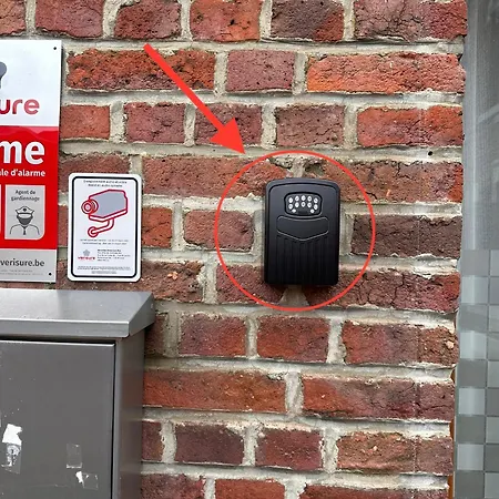 Chambre Et Sdd Privees Dans Une Maison Partagee Avec Des Residents Mons Exterior photo